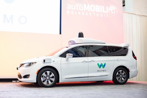 Xe tự lái đang được bí mật phát triển của Apple bị lộ diện - 2 Google Waymo, chiếc xe tự lái do Google phát triển được giới thiệu hồi tháng 1 vừa qua
