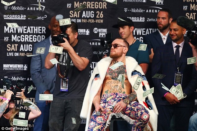 "Độc cô cầu bại" Mayweather hạ knock-out McGregor - 30
McGregor tự tin sẽ giành chiến thắng