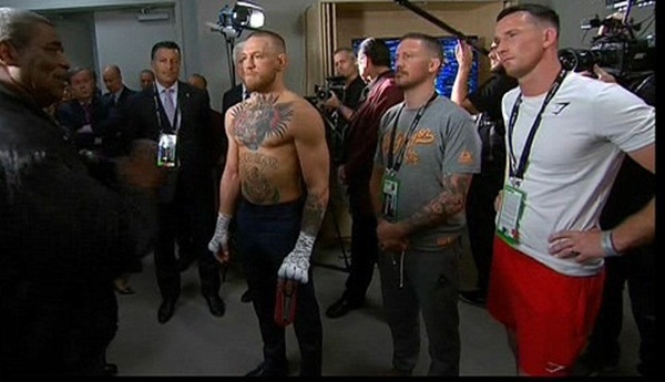 "Độc cô cầu bại" Mayweather hạ knock-out McGregor - 15
McGregor đã sẵn sàng