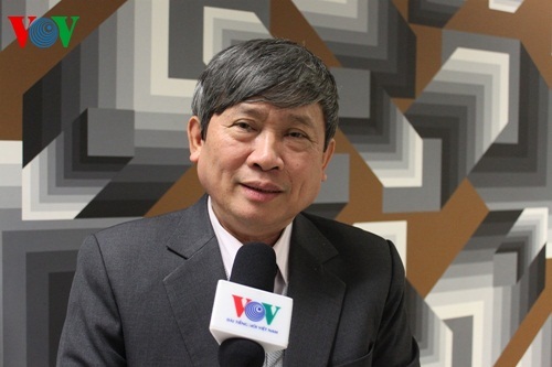 “Loạn phong danh hiệu sẽ khiến chức danh chân chính trở nên có vấn đề” - 3 GS Nguyễn Chí Bền. Ảnh: VOV.