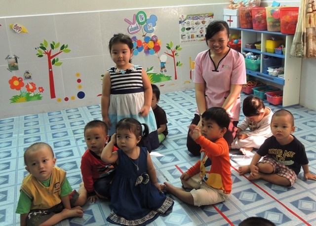 Tuyển giáo viên mầm non kiểu “vơ bèo vạt tép” - 1
Các trường tư thục, nhóm trẻ ở TPHCM quay mòng mòng vì thiếu giáo viên