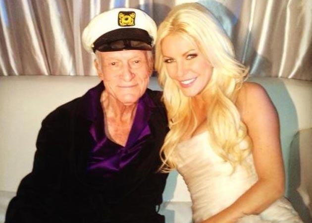 Hé lộ về cuộc hôn nhân thứ ba của TBT Playboy với người vợ kém 60 tuổi - 1
Hugh Hefner và người vợ kém 60 tuổi - người mẫu Crystal Harris