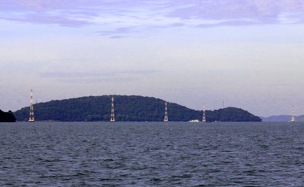 Điện lưới quốc gia đến với hơn 2.300 người dân xã đảo Sơn Hải - 1 Điện lưới quốc gia đến với hơn 2.300 người dân xã đảo Sơn Hải - 1