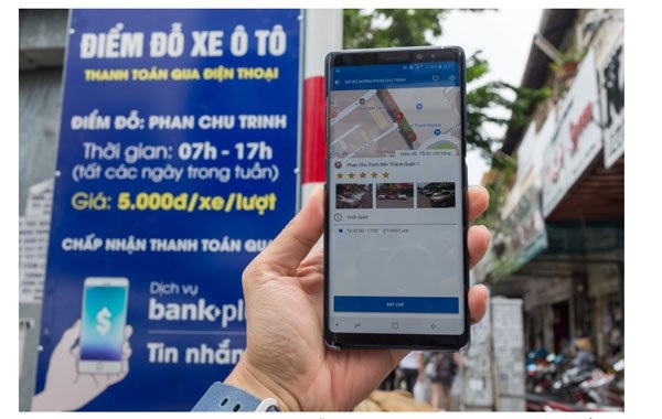 Dùng thử ứng dụng đặt chỗ giữ xe ô tô tại Thành phố Hồ Chí Minh - 6 (Caption: Lúc này chúng tôi đang đứng tại bãi đỗ Phan Chu Trinh, có một bảng giới thiệu về bãi đỗ được đặt tại nơi này)