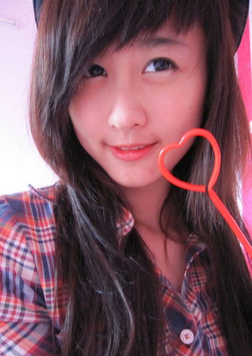 Ngỡ ngàng nhan sắc ngày càng khác lạ của hot girl Hà Lade - 5 Vẻ đẹp khi còn tuổi teen của Hà Lade