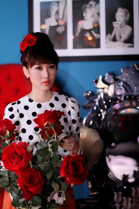 Ngỡ ngàng nhan sắc ngày càng khác lạ của hot girl Hà Lade - 6
Hà Lade bắt đầu theo đuổi hình tượng quý cô (lady)