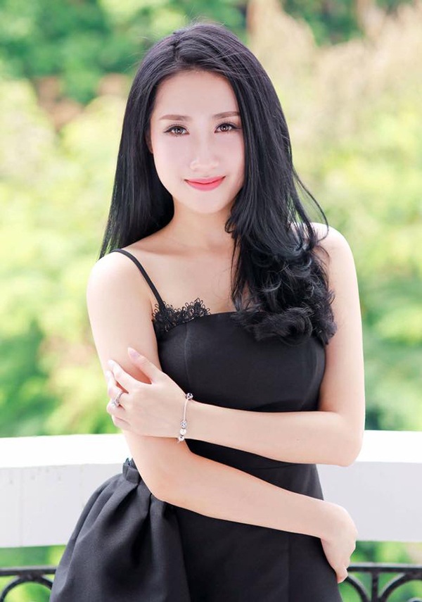 Giữa buổi tuyên dương Thủ khoa, cô gái múa tỏa sáng bởi nhan sắc như hoa hậu - 9 Giữa buổi tuyên dương Thủ khoa, cô gái múa tỏa sáng bởi nhan sắc như hoa hậu - 9