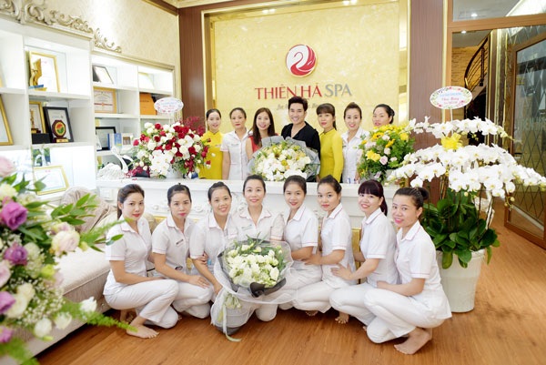 Người phụ nữ khiến Đàm Vĩnh Hưng và Quang Hà luôn nhớ đến mỗi dịp đặc biệt - 8 Thiên Hà Spa 176 Trần Duy Hưng - Hà Nội là địa chỉ quen thuộc của Đàm Vĩnh Hưng và Quang Hà.