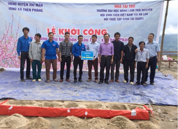 DHS Việt phối hợp xây dựng điểm trường giúp giáo viên, học sinh vùng cao - 5
Nguồn quỹ quyên góp được trao cho đơn vị thi công xây dựng điểm trường
