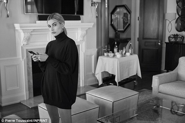 Bạn gái cũ của Justin Bieber cuốn hút từng centimet - 6
Người đẹp còn rất thành công khi bắt tay vào việc thiết kế túi xách, đồ mỹ phẩm...