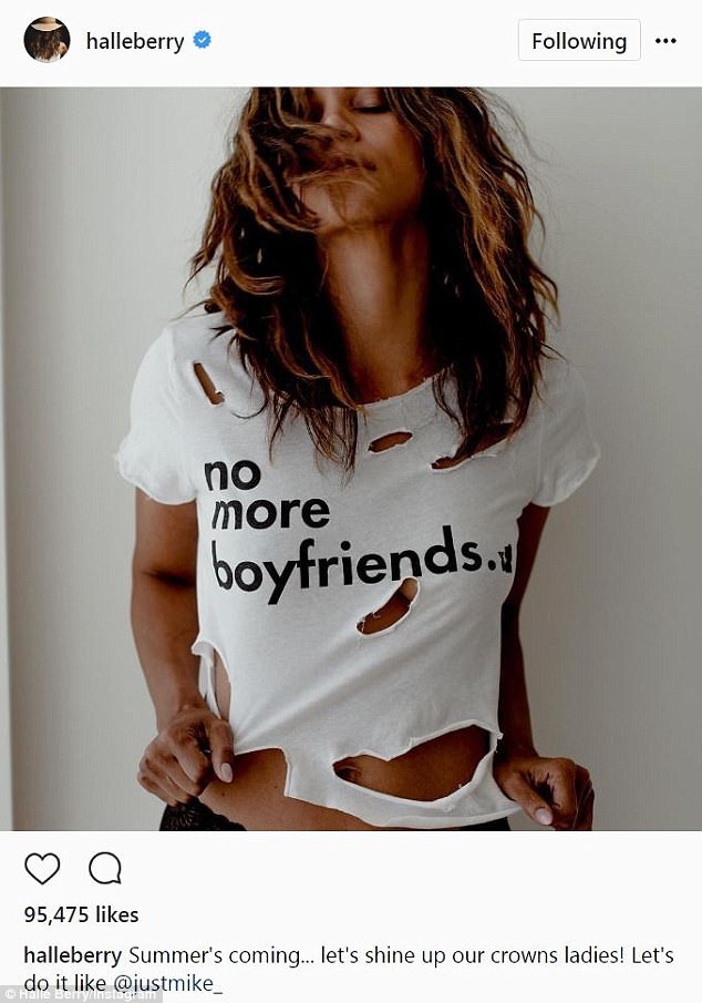 Halle Berry đang yêu “phi công trẻ” kém 16 tuổi - 5
Tháng 8 vừa rồi, cô tuyên bố đang độc thân và muốn duy trì tình trạng này.