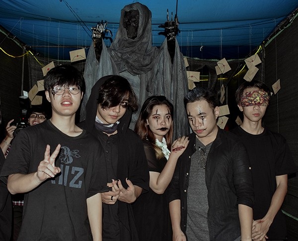 Hoá trang Halloween rùng rợn lấy cảm hứng từ truyện Harry Potter - 1 Những “tử thần thực tử” trong “phòng chứa bí mật”