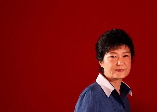 Người Hàn Quốc khóc, cười khi Tổng thống bị phế truất - 1
Bà Park Geun-Hye, nữ Tổng thống đầu tiên của Hàn Quốc, đã bị phế truất sau quyết định của Tòa án Hiến pháp đưa ra sáng ngày 10/3. (Ảnh: Reuters)