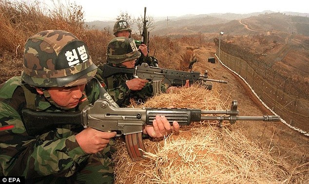 Triều Tiên nói Hàn Quốc bắn 450 phát đạn vào "đàn chim ở biên giới" - 1 Binh lính Hàn Quốc đóng quân tại khu vực biên giới liên Triều (Ảnh: EPA)