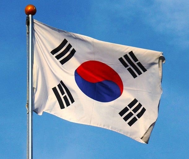 Một trong bốn Con Rồng kinh tế Châu Á (cùng với Đài Loan, Singapore và Hồng Kông), Hàn Quốc là nước phát triển tiên tiến về công nghệ với lực lượng lao động có trình độ và có tay nghề cao. Với số điểm 106, Hàn Quốc cũng là một trong những quốc gia có thành tích xuất sắc về đọc viết, toán học và khoa học.