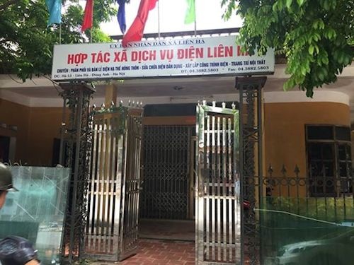 Cụ già cùng bà bầu thoát chết “gang tấc” trong vụ hoả hoạn lạ, trách nhiệm cơ quan cấp điện đến đâu? - 6
Trao đổi với PV Dân trí, ông Dương Văn Phong - Chủ nhiệm HTX dịch vụ điện Liên Hà cho rằng căn cứ vào kết luận giám định hiện trường vụ cháy xác định hoả hoạn xảy ra phía sau công tơ điện nên hợp tác xã không có trách nhiệm gì mà còn là nạn nhân.