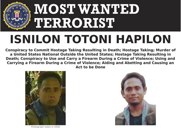 Philippines tiêu diệt 2 đầu sỏ khủng bố ở Marawi - 1 Tên Isnilon Hapilon trong thông báo truy nã của Mỹ (Ảnh: Guardian)