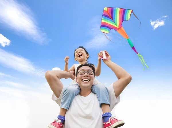 Làm thế nào để vun đắp tình cảm cha con? - 5 Người cha dành thời gian bên con khi con còn nhỏ thì tình cảm cha con sẽ được vun đắp… (Ảnh minh họa)