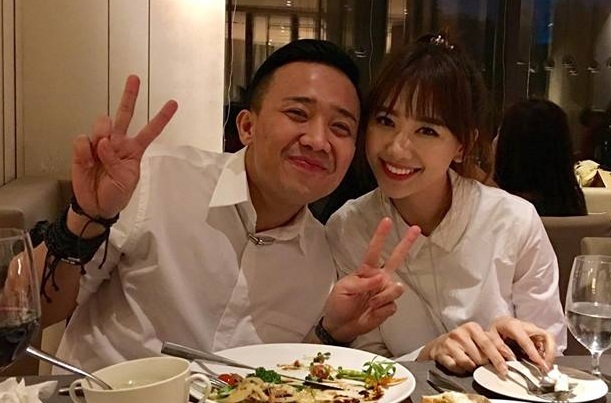 Sao Việt làm gì trong 3 ngày Tết Đinh Dậu? - 12 Trước đó, những ngày trước Tết khi Hari than thở cần có nhiều thời gian dành cho chồng đã được Trấn Thành đưa đi ăn ở nhà hàng sang trọng cùng với cả gia đình khiến nữ ca sĩ rất hạnh phúc. Mặc dù đã trở thành vợ Trấn Thành, một cô dâu của gia đình Việt Nam nhưng Hari rất thoải mái và không phải quá lo lắng khi mẹ Trấn Thành tâm lý và thương con dâu.