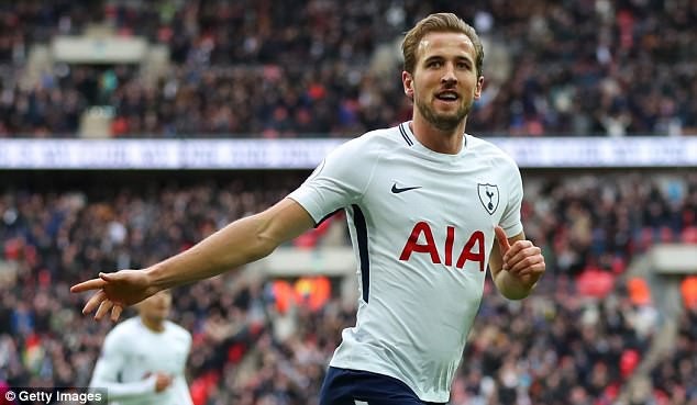 Harry Kane đã trải qua năm thi đấu vô cùng xuất sắc. Anh đã đóng góp 49 bàn thắng cho Tottenham và 7 bàn cho đội tuyển Anh. Điều đáng nói, hiệu suất ghi bàn của tiền đạo sinh năm 1993 quá ấn tượng. Cầu thủ này chỉ mất 52 trận để ghi 56 bàn. Đó là chân sút hiếm hoi duy trì được hiệu suất ghi nhiều hơn 1 bàn, điều mà chỉ Messi và C.Ronaldo làm được trong những năm qua.
