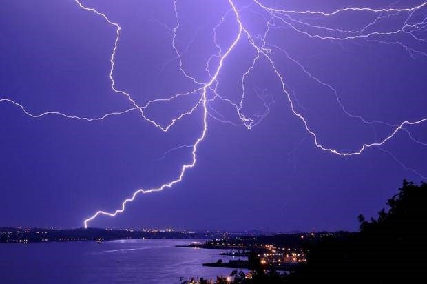 Tia chớp gây ra các phản ứng hạt nhân trên bầu trời Nhật Bản - 1 Tia chớp gây ra các phản ứng hạt nhân trên bầu trời Nhật Bản - 1