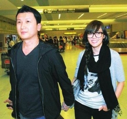 "Tình cũ" của Châu Kiệt Luân hạnh phúc khoe bụng bầu ở tuổi 39 - 6
Hầu Bội Sâm và chồng, doanh nhân Ken Huang, có cuộc sống viên mãn đáng ngưỡng mộ.