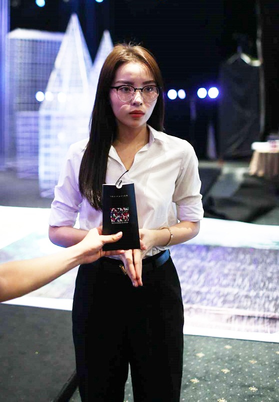 Hoa hậu Kỳ Duyên – từ giản dị đến lộng lẫy trên sàn catwalk - 2 Có thể nói đây là lần trở lại chính thức của hoa hậu sau thời gian dài ở ẩn.