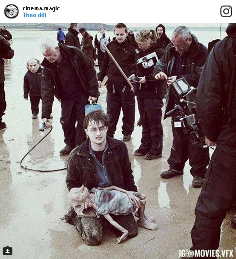 Đằng sau cảnh quay về cái chết của gia tinh Dobby trong seri phim Harry Potter.