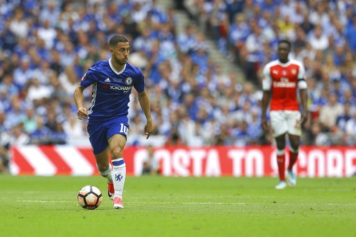 Vượt qua Chelsea, Arsenal giành cúp FA - 2
Hazard mất hút trước hàng thủ của Arsenal