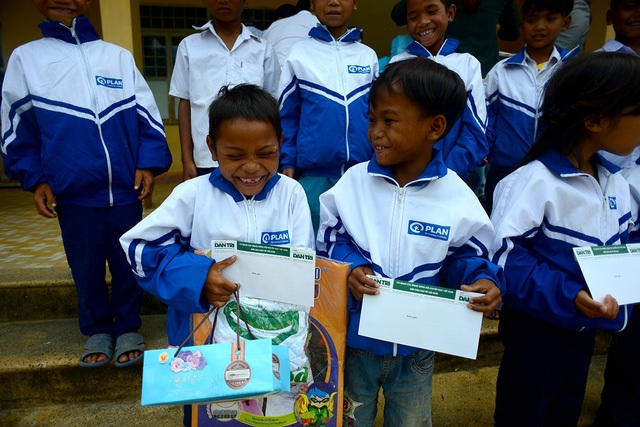 Cùng “ Thắp Sáng Ước Mơ” cho trẻ Kon Plông - 2