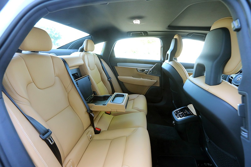 Volvo S90 gia nhập cuộc cạnh tranh phân khúc sedan hạng sang - 4 Volvo S90 gia nhập cuộc cạnh tranh phân khúc sedan hạng sang - 4