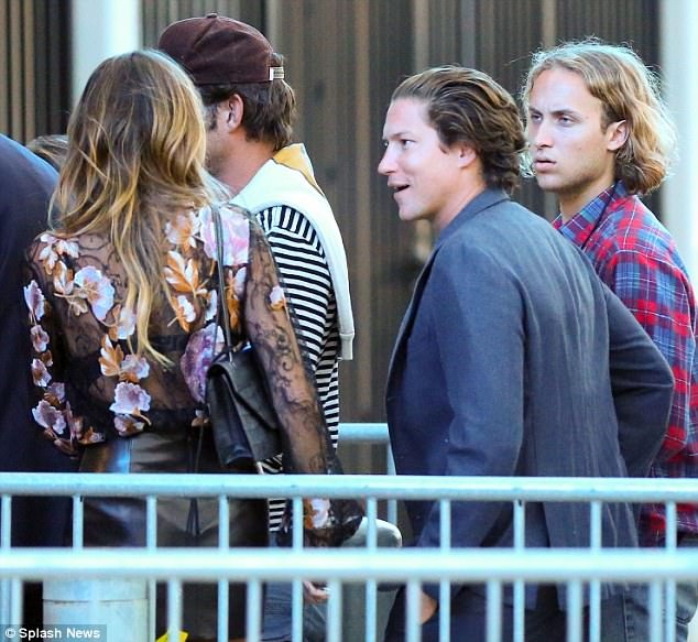 Heidi Klum lại hạnh phúc bên bồ trẻ - 6
Người đẹp gốc Đức và bạn trai kém 14 tuổi hẹn hò với nhau đã được 3 năm nhưng không có ý định tổ chức đám cưới