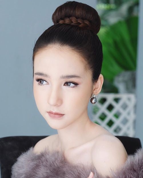 Cận cảnh nhan sắc của tân hoa hậu chuyển giới Thái Lan trước khi phẫu thuật thẩm mỹ - 21
Danh hiệu hoa hậu chuyển giới Thái Lan 2017 sẽ giúp Yoshi Rinrada Thurapan phát triển thuận lợi hơn nữa trong con đường hoạt động nghệ thuật và bước chân vào làng giải trí.