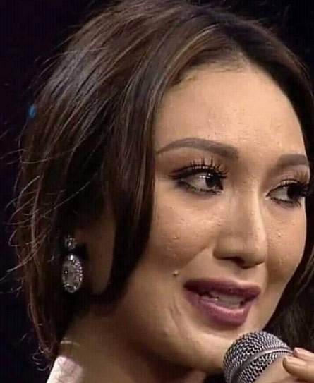 Thêm những hình ảnh tranh cãi về nhan sắc tân hoa hậu Trái Đất - 11
Karen là hoa hậu Philippines thứ 4 giành danh hiệu hoa hậu Trái Đất, trước cô có 3 người đẹp khác tới từ Philippines giành ngôi vị này là Karla Henry (2008), Jamie Herrell (2014), Angelia Ong (2015)