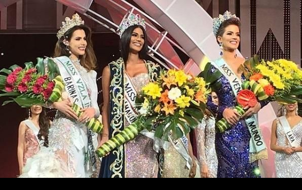Nhan sắc bốc lửa của tân Hoa hậu Hoàn vũ Venezuela - 1
Sthefany Gutiérrez - (giữa) vừa giành vương miện hoa hậu hoàn vũ Venezuela 2017, á hậu 1 Mariem Velazco là HH quốc tế Venezuela và á hậu 2 Veruska Ljubisavljevic là Hoa hậu thế giới Venezuela