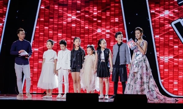 Ngọc Ánh, Như Ngọc và Hoài Ngọc tranh giải Quán quân Giọng hát Việt nhí 2017 - 5 Top 6 thí sinh Giọng hát Việt nhí lắng nghe kết quả.