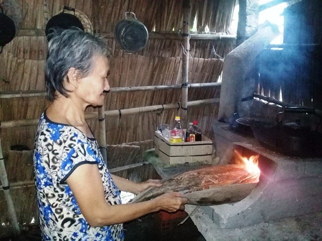 "Nhiều khi nghĩ quẩn, tôi chỉ muốn chết đi cho nhẹ nợ !" - 3 Người mẹ già yếu vẫn đang là trụ cột của gia đình.