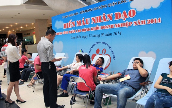 Ngập tràn sắc màu tuổi trẻ tại TTTM Savico Megamall - 3 Hiến máu nhân đạo là một nghĩa cử cao đẹp