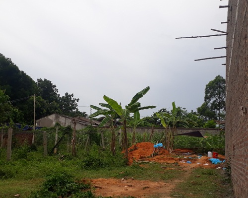 Hai bố con tử vong trong bể biogas của gia đình - 1 hiện trường nơi hai bố con tử vong