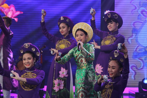 Quang Linh “hốt hoảng” khi nghe cô bé hát Hầu văn Huế - 1 Hiền Trân