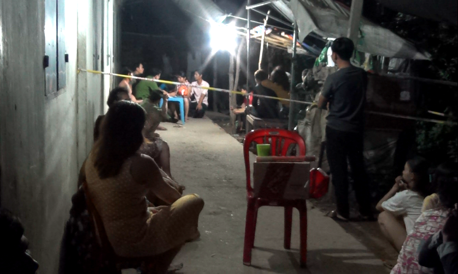 Đi chơi lễ về, bàng hoàng phát hiện mẹ chết trong tư thế treo cổ - 1 Đi chơi lễ về, bàng hoàng phát hiện mẹ chết trong tư thế treo cổ - 1