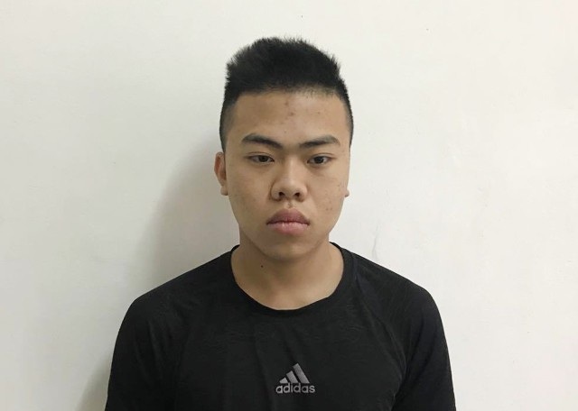 Cưỡng bức rồi bắt nạn nhân mua thuốc tránh thai uống - 1 Bị can Nguyễn Hoàng Tú tại cơ quan cảnh sát điều tra