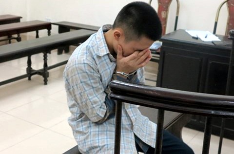 Cao Tiến Chung tại phiên xử sáng 1/8.