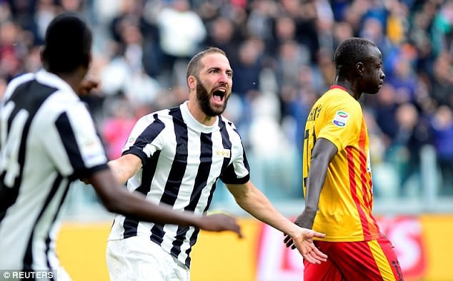 Niềm vui nhân đôi cho Juventus khi cả Inter và Napoli đều rơi điểm ở vòng này