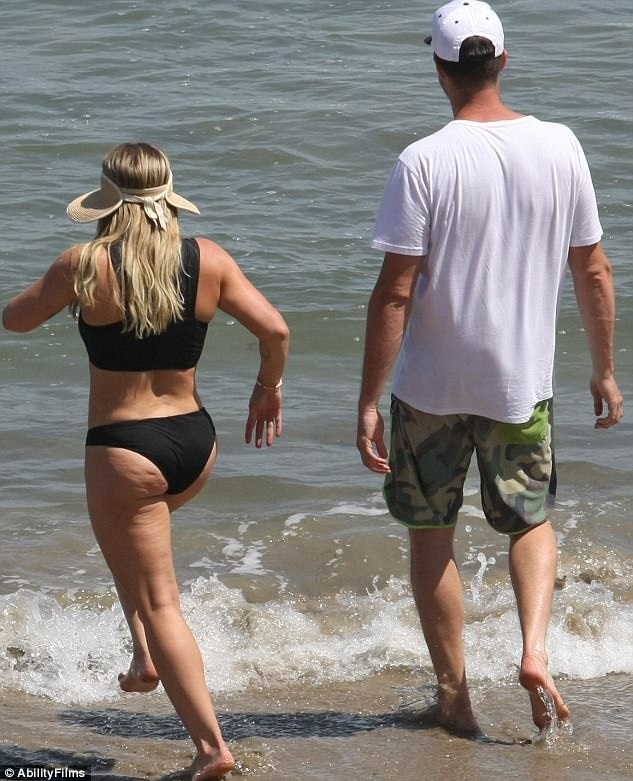 Hilary Duff hạnh phúc bên bạn trai doanh nhân điển trai - 2 Hilary Duff hạnh phúc bên bạn trai doanh nhân điển trai - 2