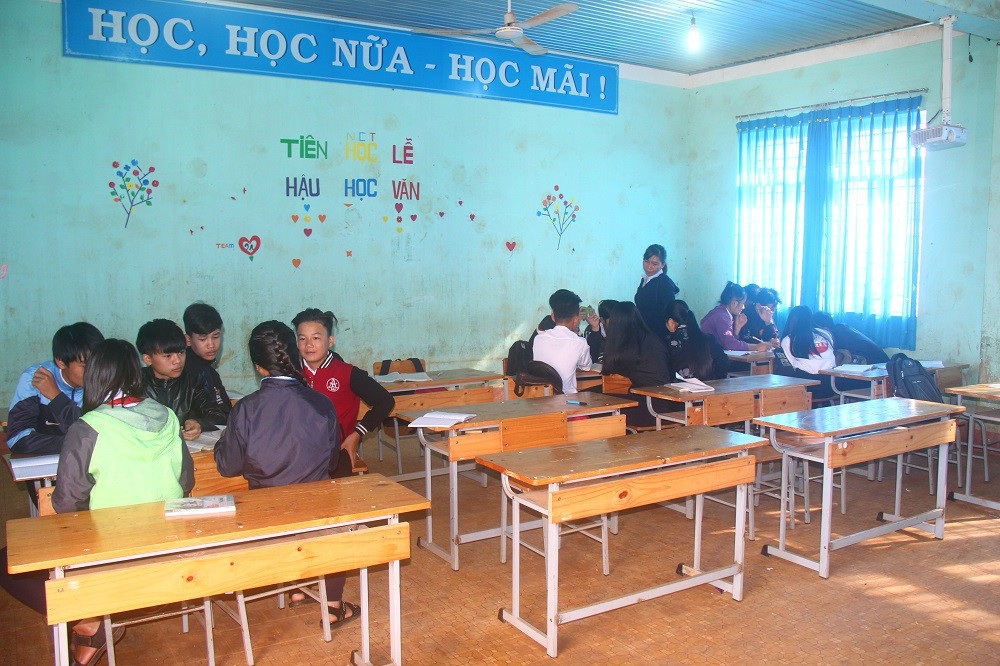 16 phòng học bỏ không, ngôi trường ba cấp chỉ có hơn 40 học sinh - 2 Cả điểm trường chính chỉ còn hai lớp học với 45 học sinh