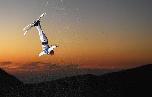 Khoảng khắc bay của VĐV người Canada, Catrine Lavallee ở giải trượt tuyết Sierra Nevada diễn ra tại Tây Ban Nha.