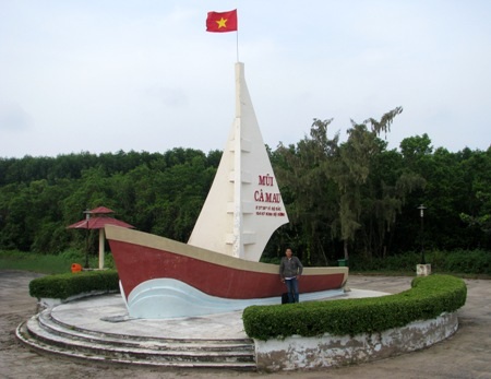 Cà Mau và Ninh Bình hợp tác phát triển du lịch - 1 Cà Mau có khu du lịch Mũi Cà Mau. (Ảnh: Huỳnh Hải)