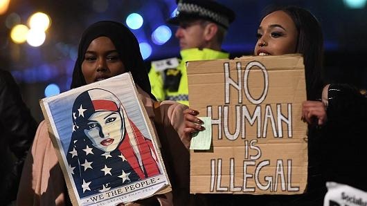 Những kịch bản có thể xảy ra khi sắc lệnh di trú của ông Trump "ra tòa" - 1
Sắc lệnh hạn chế nhập cư của Tổng thống Mỹ Donald Trump đối mặt với các thách thức pháp lý. (Ảnh minh họa: Getty)