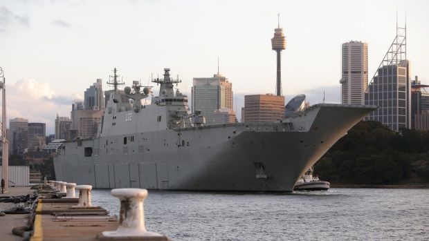 Hai tàu chiến "khủng" trị giá 3 tỷ USD của Australia gặp sự cố liên tiếp - 2
Tàu đổ bộ trực thăng HMAS Canberra (Ảnh: Bộ Quốc phòng Australia)